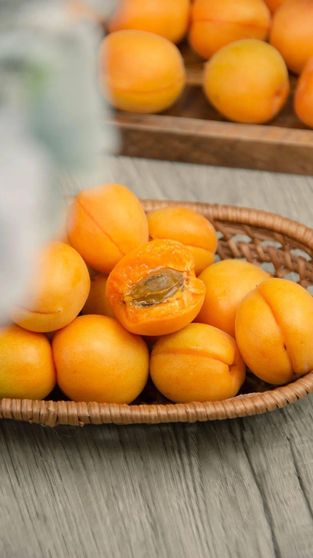 天花板级别的甜杏!新疆小红杏3斤礼盒只要52!