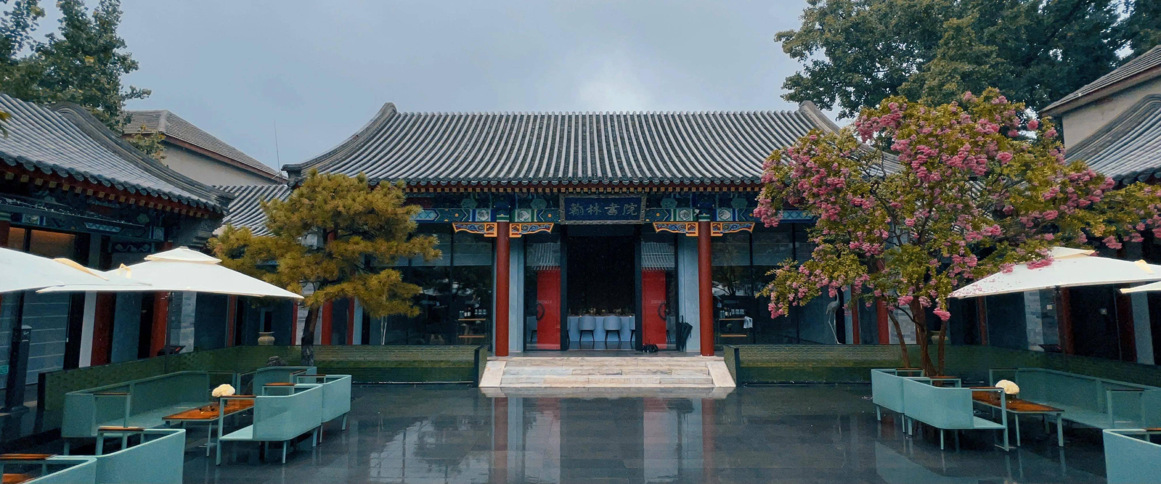 雨中的翰林书院很美,静静的贵气内敛.