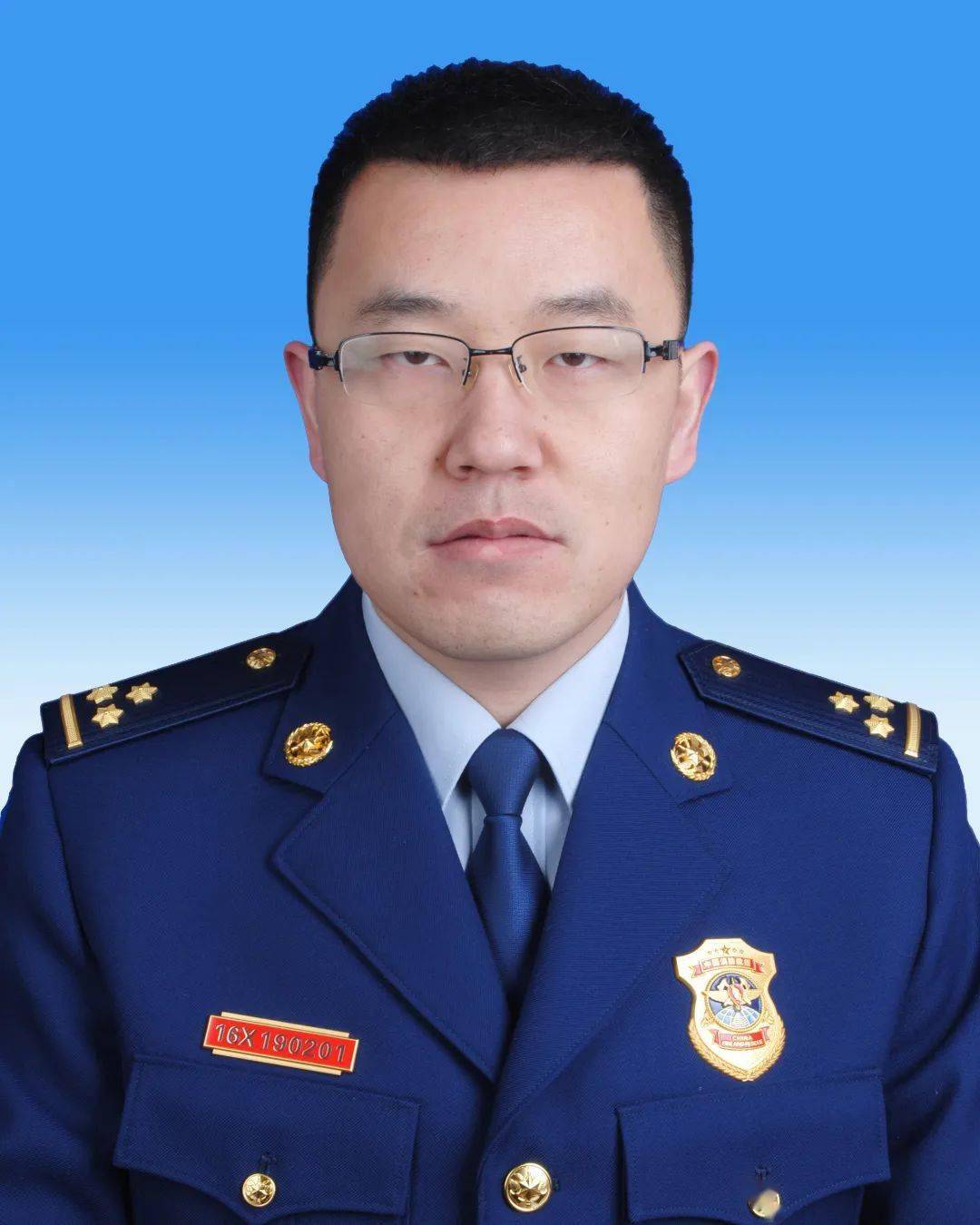 中共党员,现任濮阳市华龙区京开大道消防救援站政治指导员,党支部书记