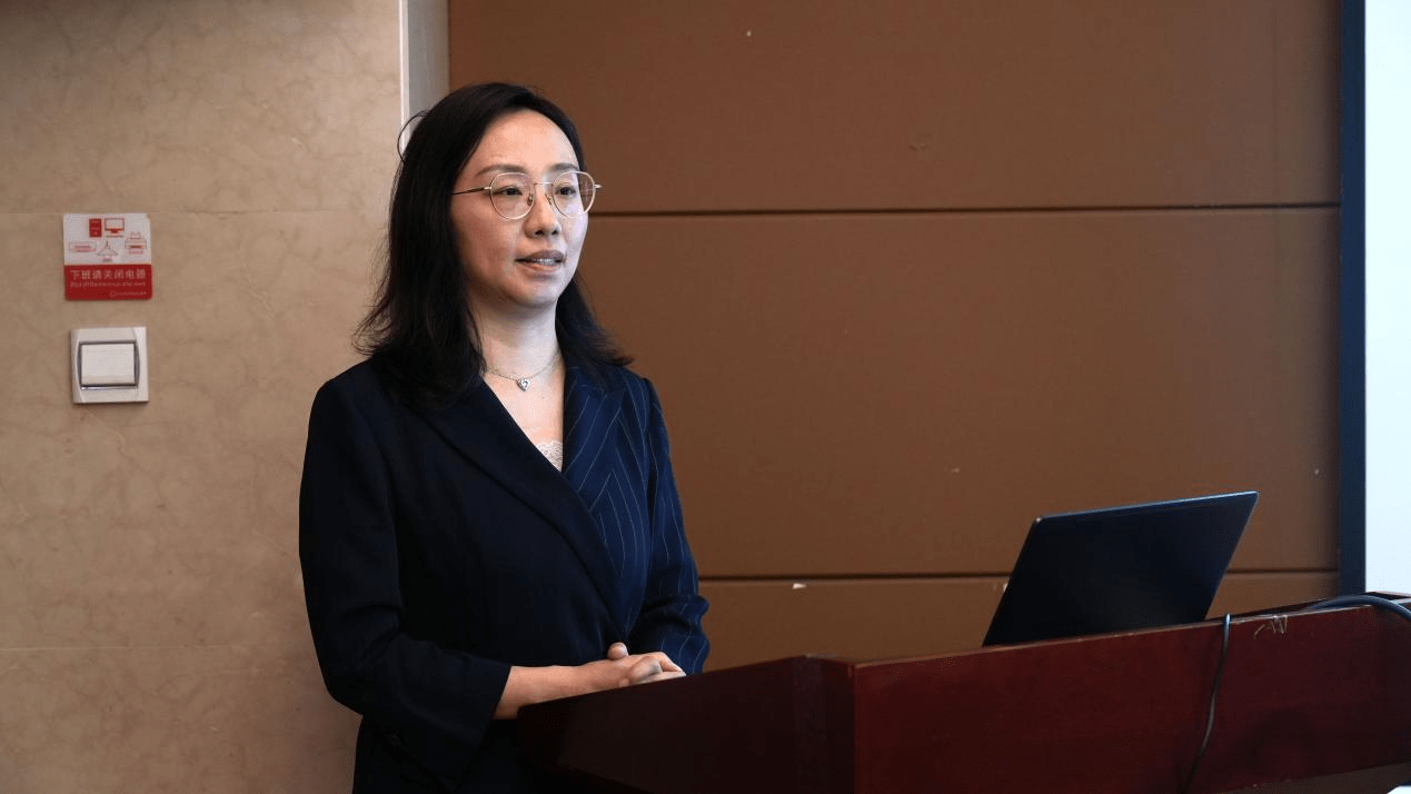 发布会现场 ,协和医院耳鼻喉科张小萌教授介绍研究