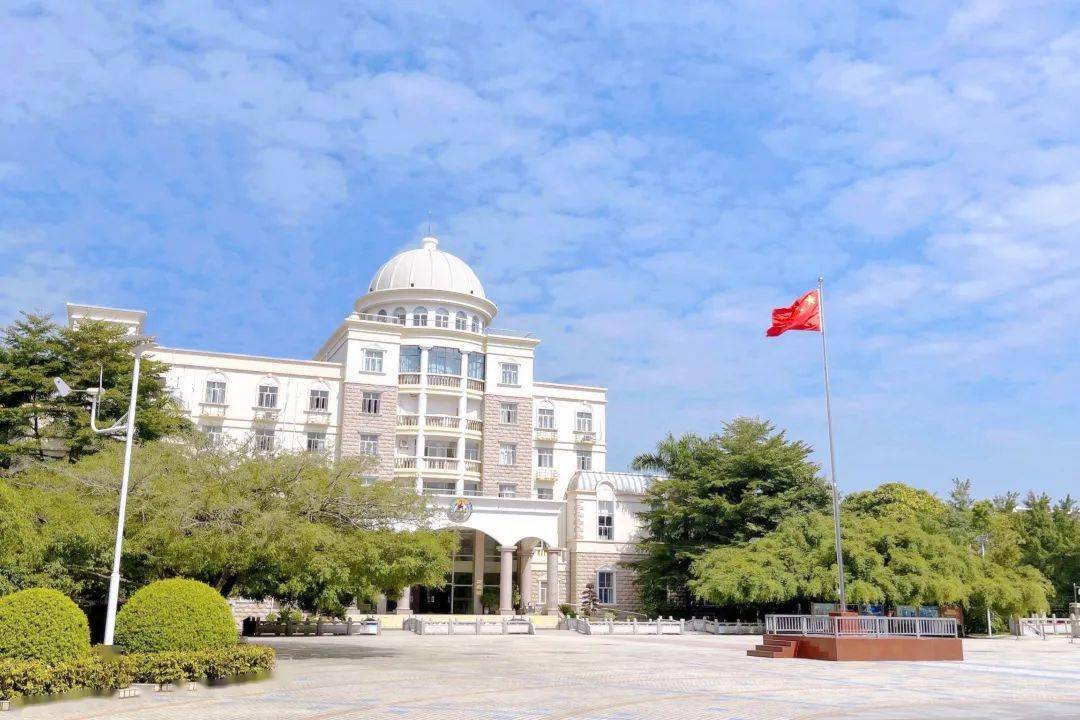 南宁外国语学校2022级新高一名师天团集结与你一起点燃梦想的火种