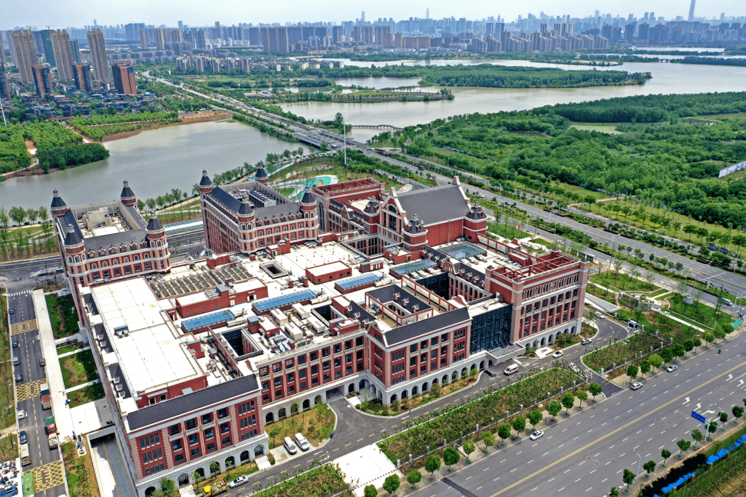 chcc2022医院考察开业半年即获鲁班奖的武汉协和医院金银湖院区