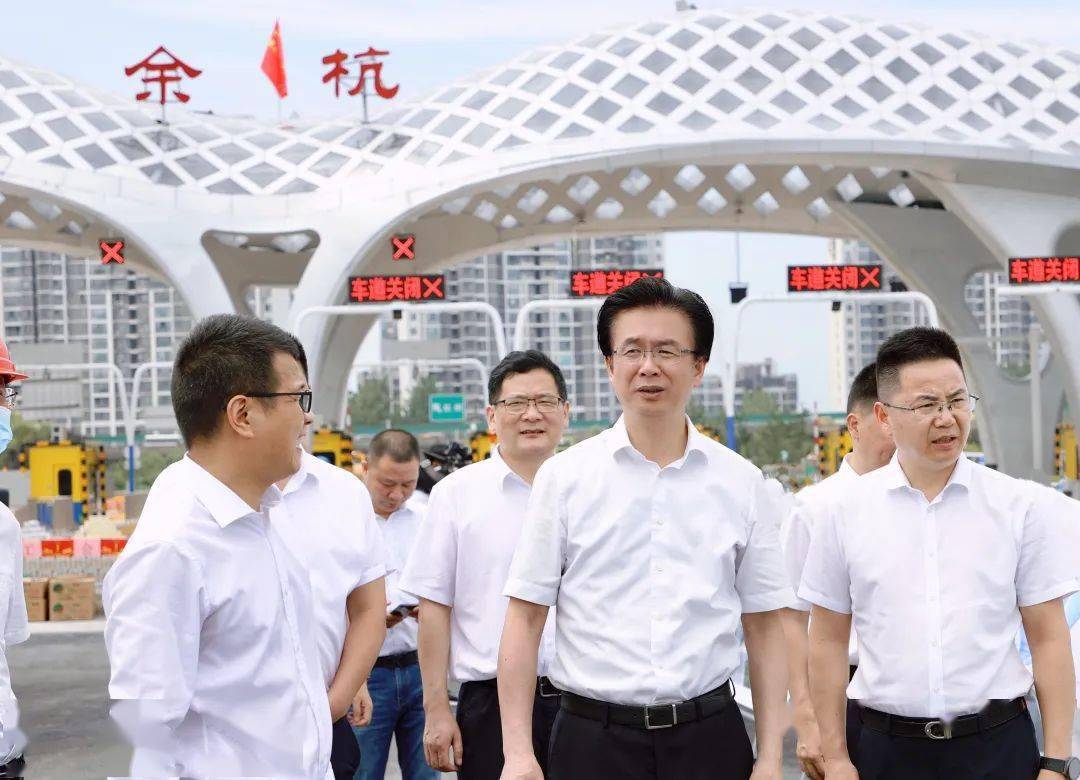 刘颖调研重点项目并慰问一线建设工人