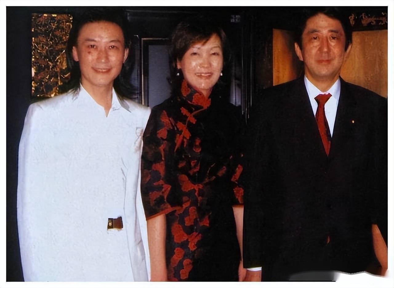 吴汝俊在日本的演出她一场也不落下,吴汝俊与日本妻子也是自己的