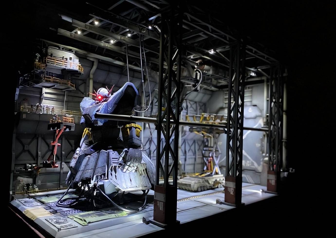 高达模型场景佳作,吉恩号整备场景_改造_格纳库_夏亚