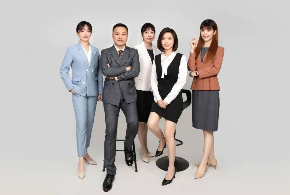 主创人员(从左至右):倪玥瑶 孔宇 蔡雯雯 刘芳 曹越污水处理厂是常见的