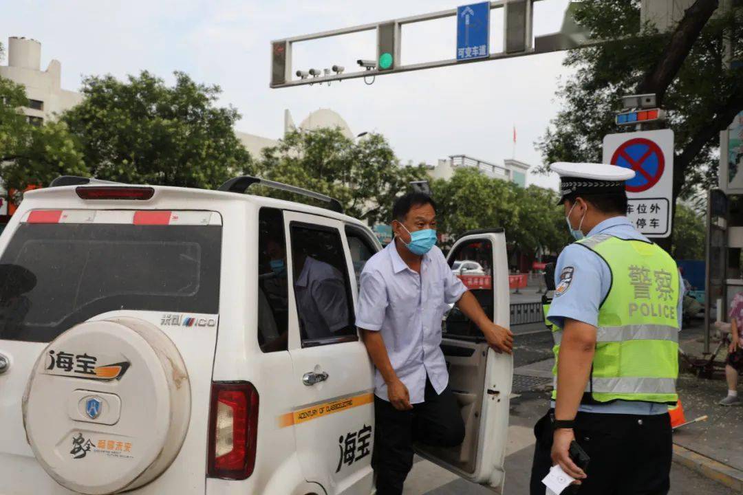 採取流動巡邏和定點檢查相結合的方式,重點查處低速電動車禁行區內