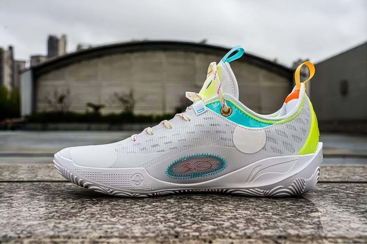 球鞋开箱韦德808二代曾凡博同款战靴很帅