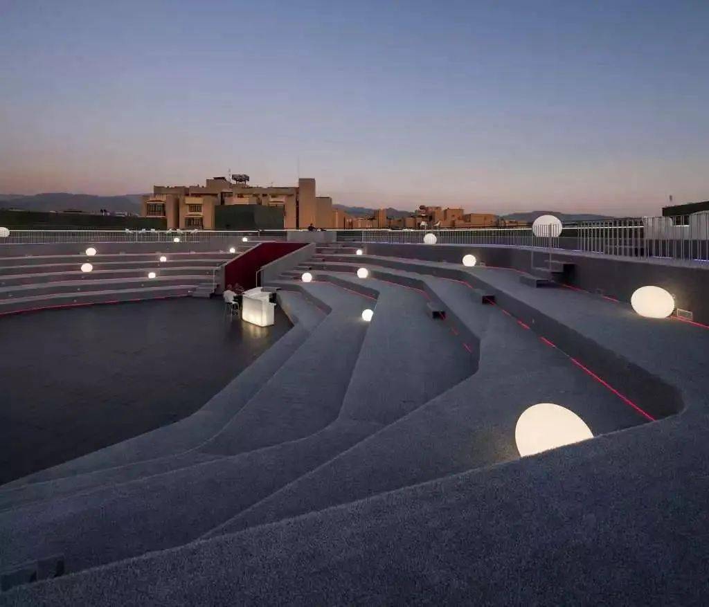 项目名称:西班牙 "云之殿"剧场设计:建筑师j. d.