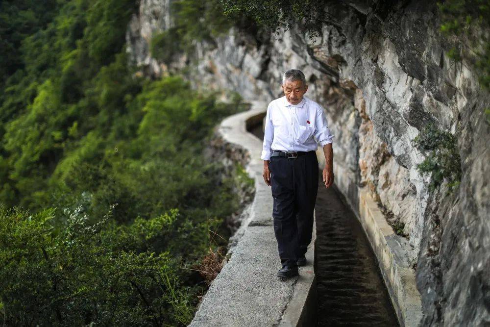 贵州题材电视剧又上央一,今晚再现大发渠劈山引水"愚公"精神_高山清