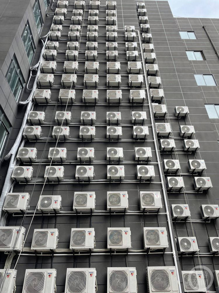 重庆空调墙走红记者打探背后的故事