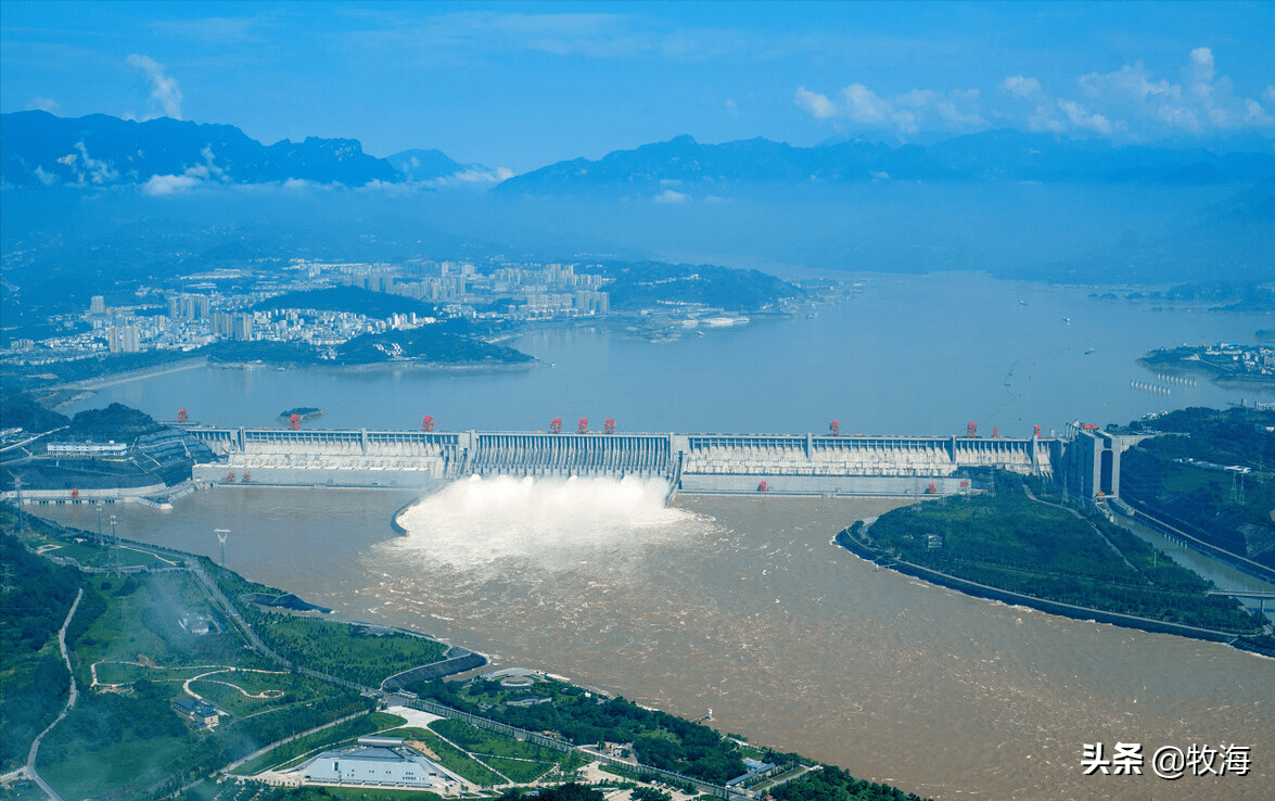 三峽大壩位於長江上游的湖北省宜昌市,是世界規模最大的水利樞紐,堪稱