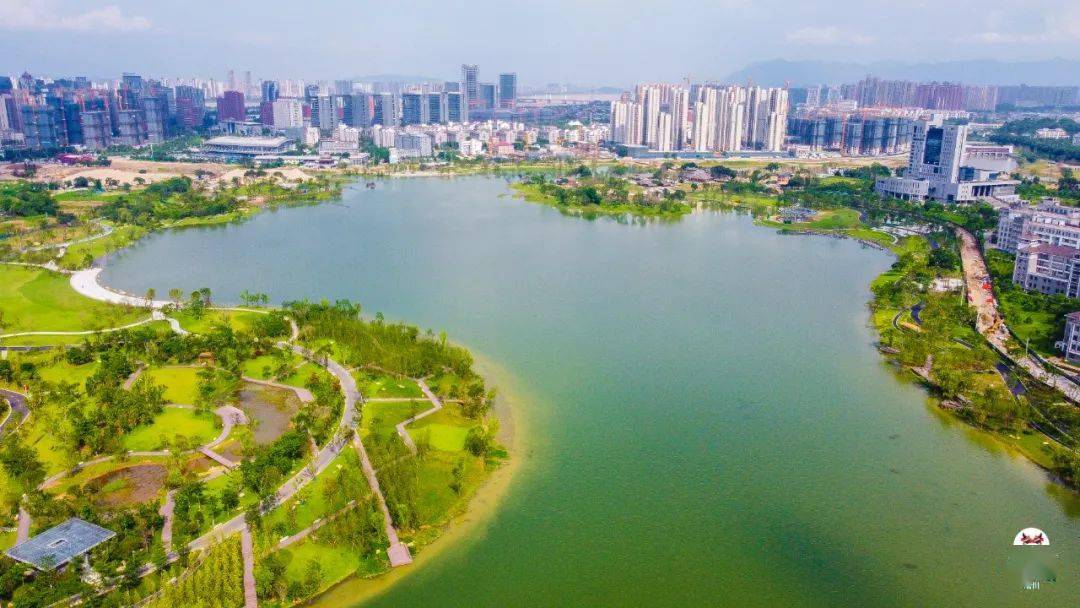 位列c位的大湖/·旗山湖公园,光是水域面积就有1063亩,c位大湖