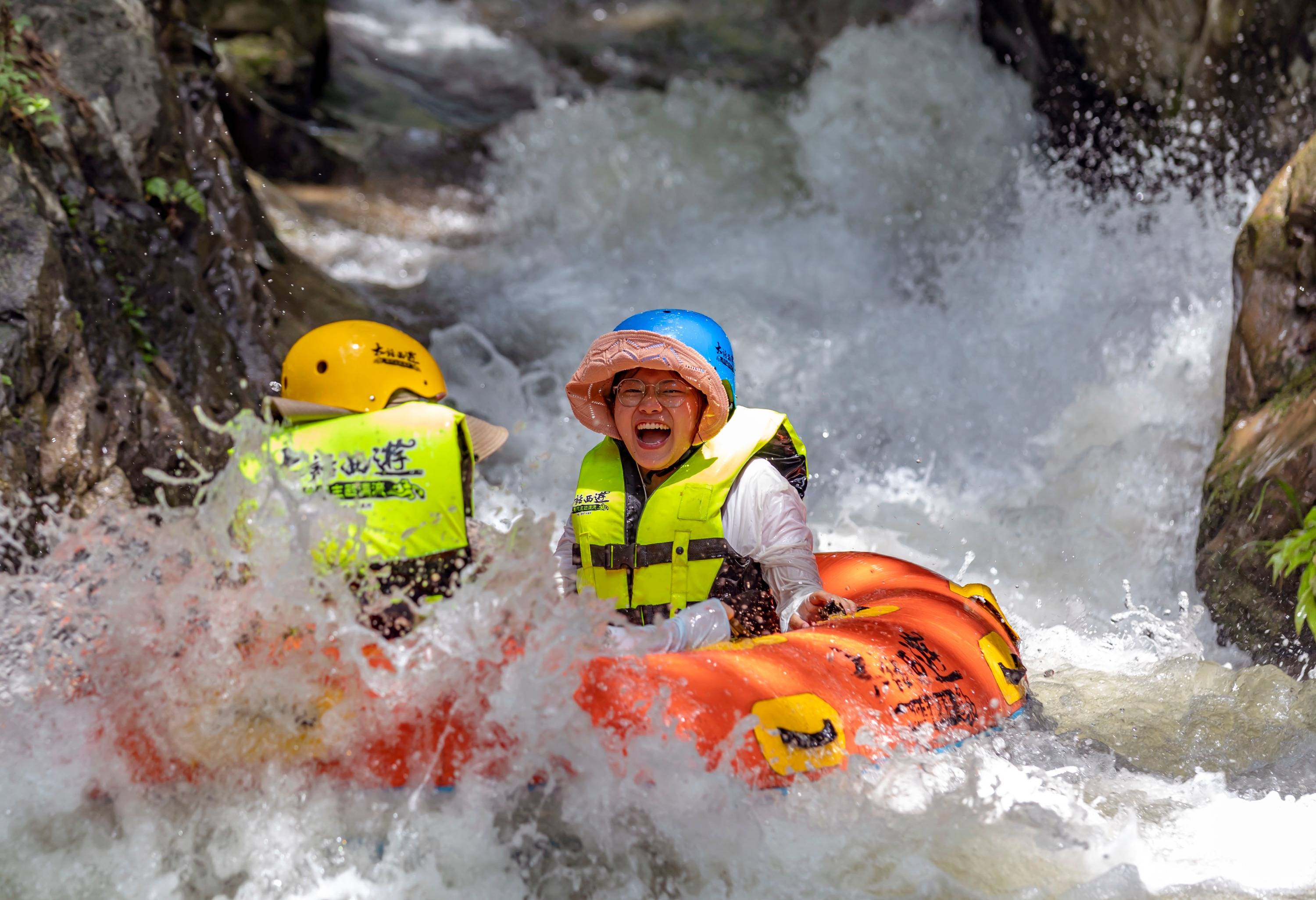 贵州黔西生态漂流享清凉