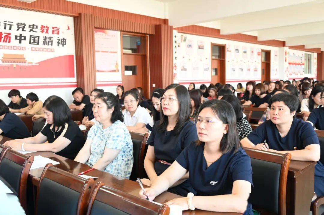 兴城市南一小学召开2021—2022学年度第二学期教师工作总结会暨暑假