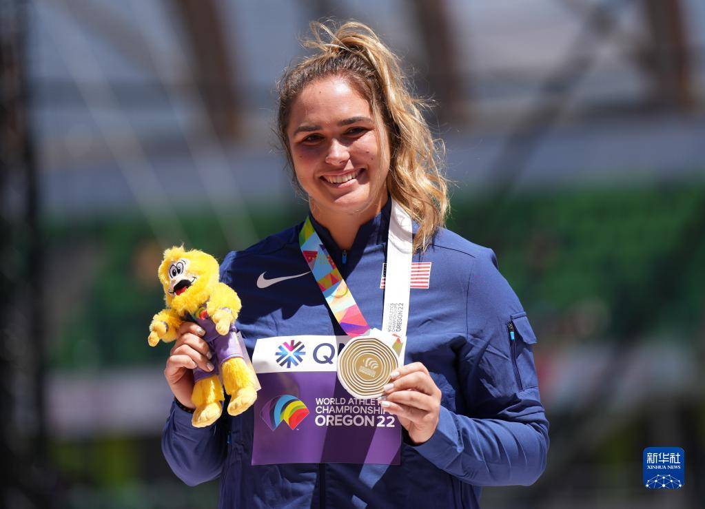 田径世锦赛:女子链球颁奖仪式举行