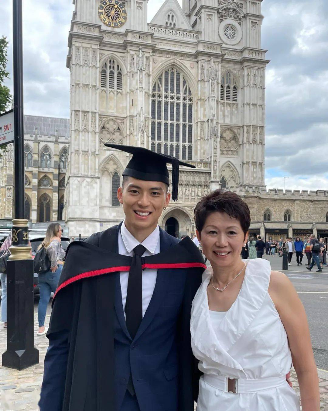 英国华裔男模成为burberry广告面孔