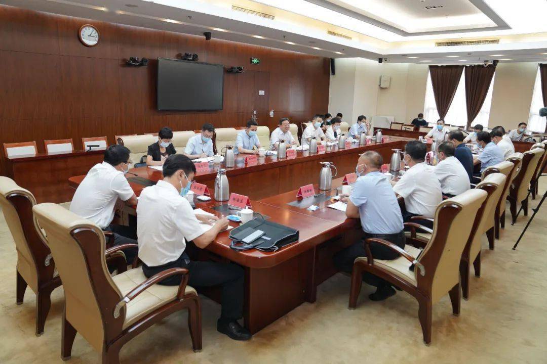 区领导李先侠,迟志禹,李文化,赤峰市领导生效友,杨牧,付守利参加活动.
