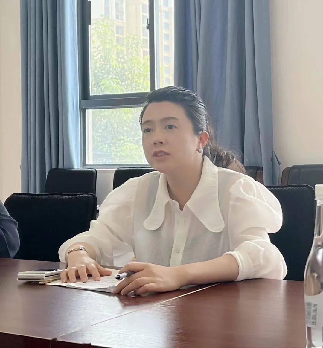 洛龙校区呈贡区龙晶晶副区长莅临我校调研指导工作