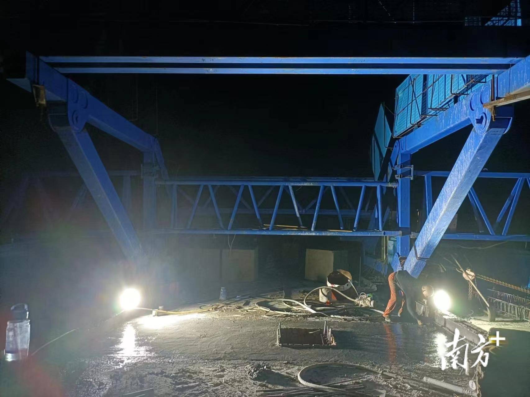 【重整行装 行稳致远】梅龙高铁最新进展来了！东江特大桥首个水中承台浇筑完成~ 圆点直播