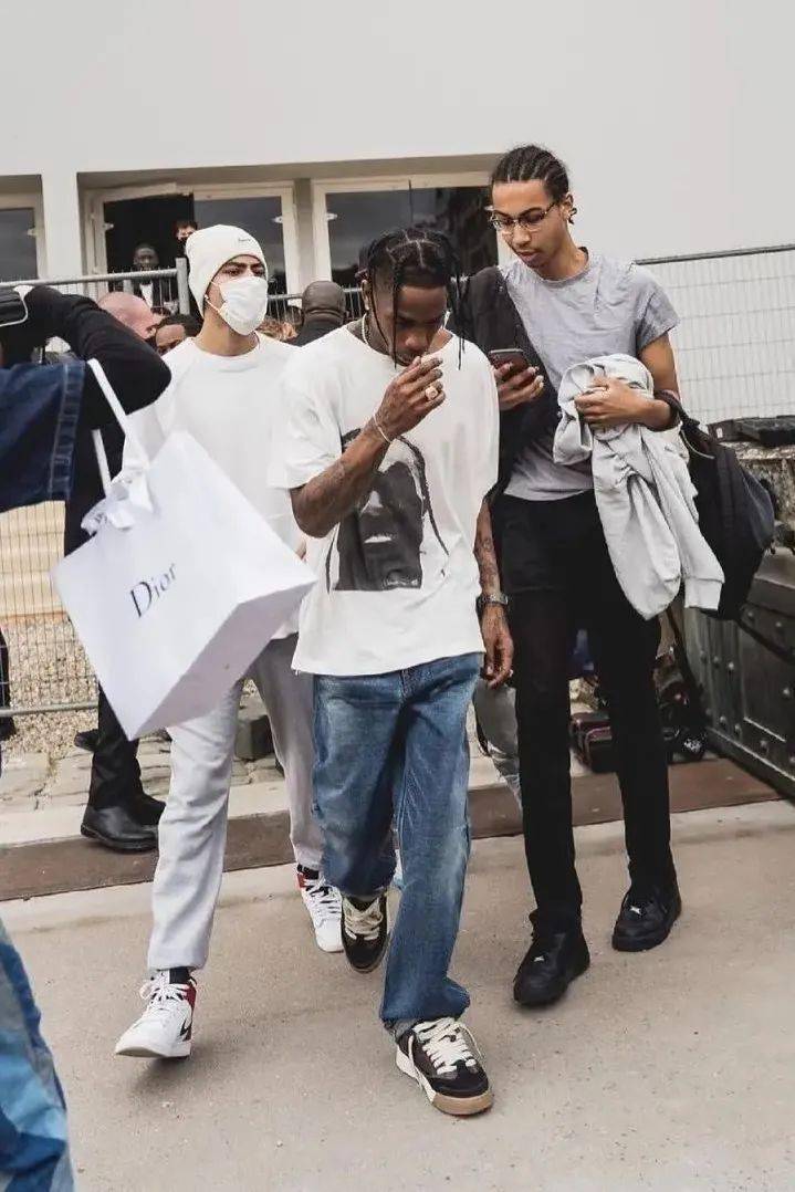 去年的「面包鞋」趋势,终于在今年迎来了大爆发_lanvin_dior_adidas