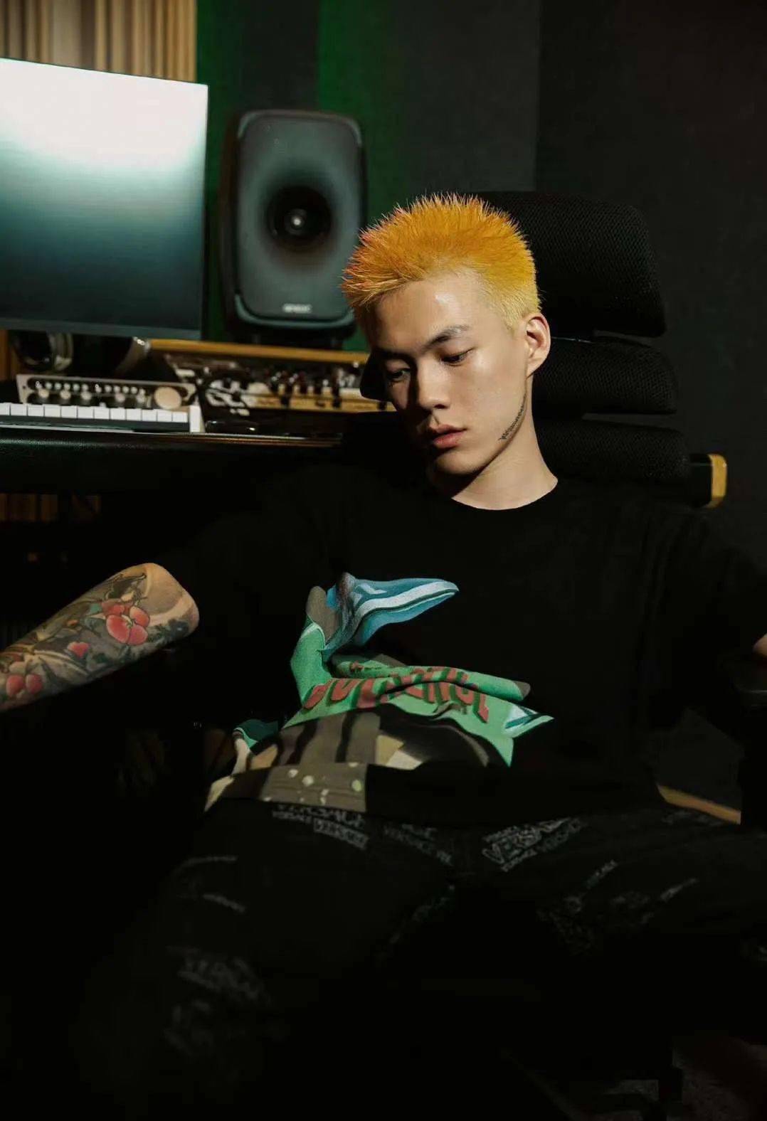 背刺兄弟贝贝直播给gai打电话和pgone通话提及弹壳