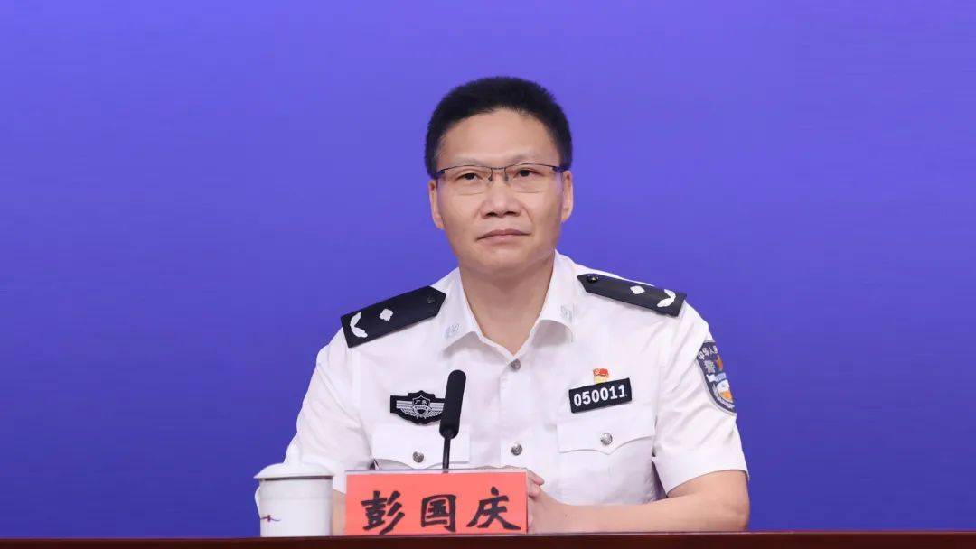 二级巡视员吴兵先生,市市场监管局党组成员,市场稽查局局长洪隽先生