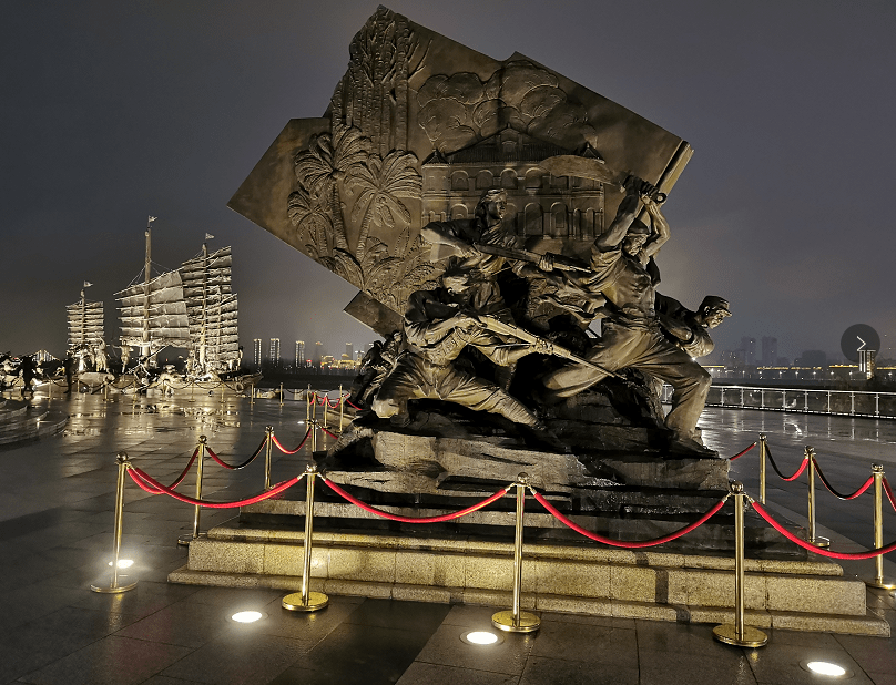南昌军事雕塑广场图片