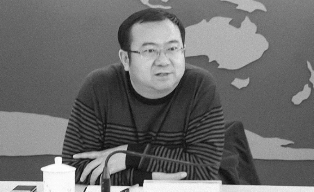 宁夏担保集团有限公司原总经理冯国庆通过妻子曹某开设的工艺品店,以