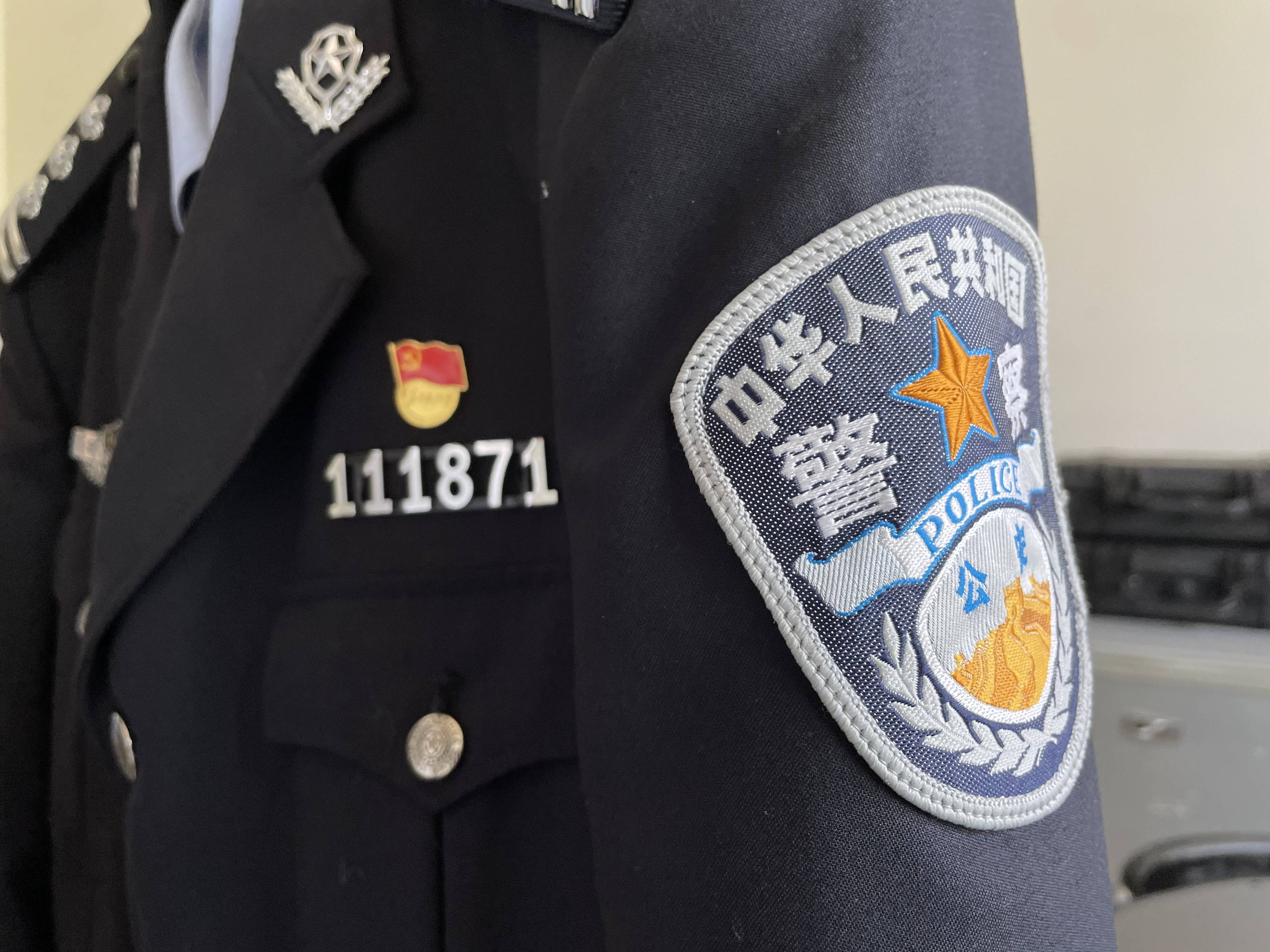 警服肩章警号图片