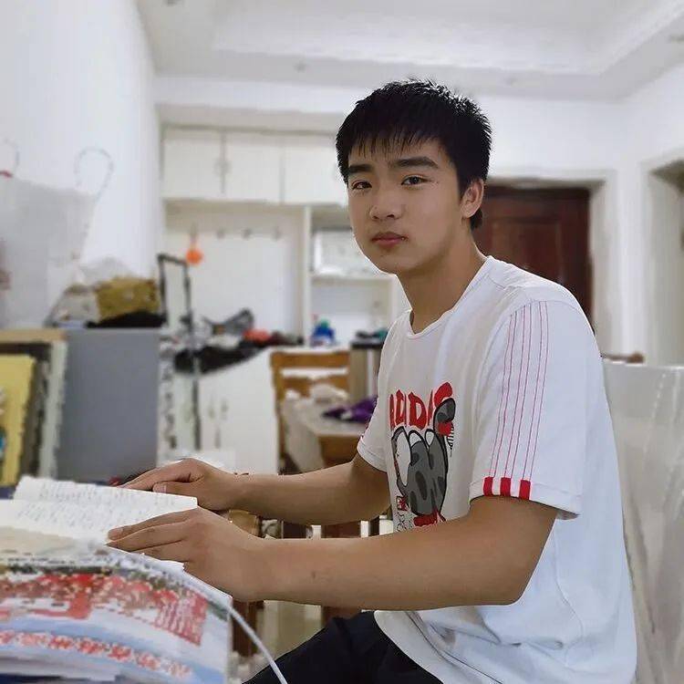 西亭中学曹立帅海军飞行学员白蒲中学高朱涵如皋一中吴梓昕愿通城学子