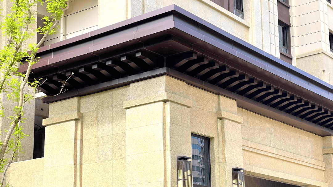 区整体设计采用新亚洲建筑风格,在建筑外立面上更融入壁柱,斗拱式挑檐