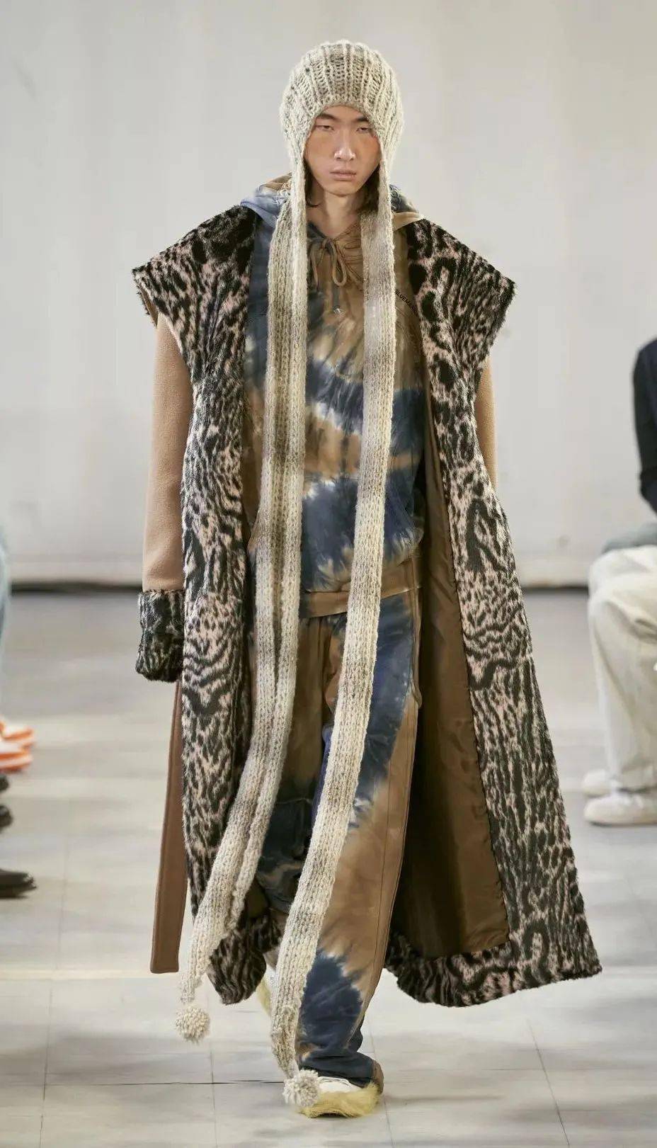 秋冬流行2223夸张字母粗线针织灵活多元的针织围巾