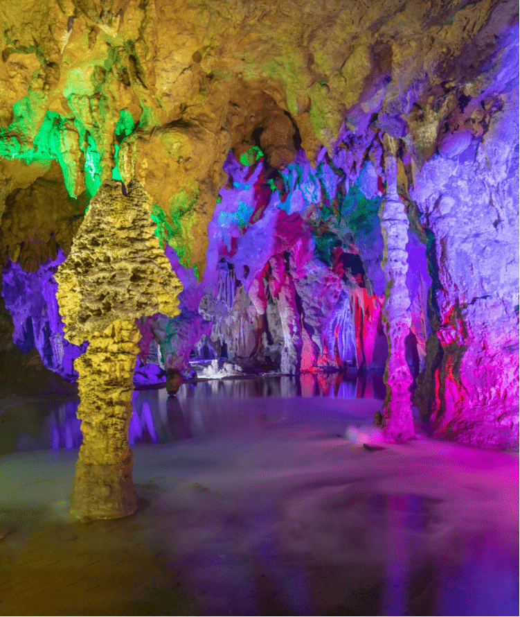 缤纷夏日凉爽一夏宝晶宫家庭套票2大2小或3大低至168元抢购宝晶宫溶洞