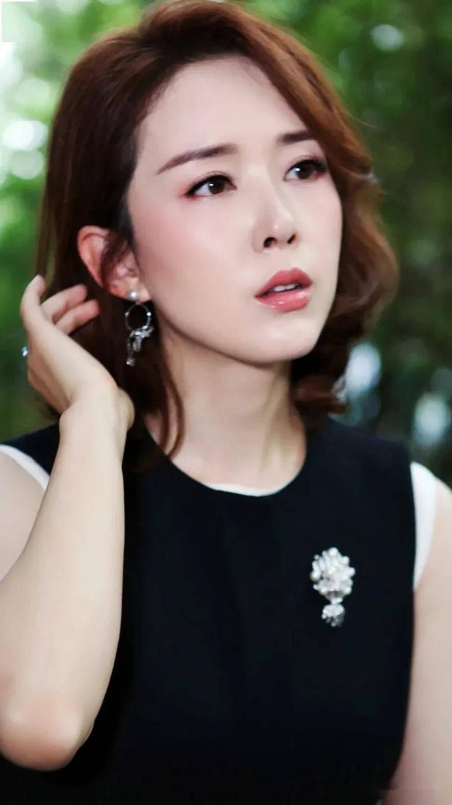 颜丹晨成熟女人的魅力