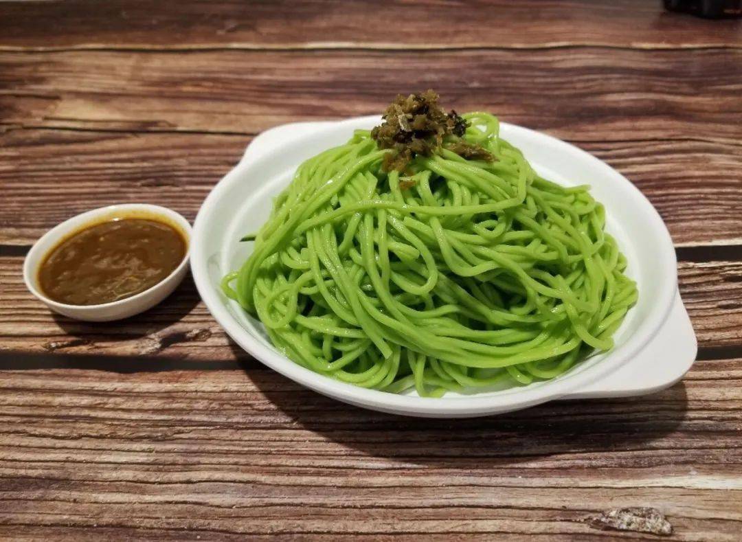 居民外带回家一浇即食还有凉面秘制汁口味丰,颜值高,彩头好菠菜凉面