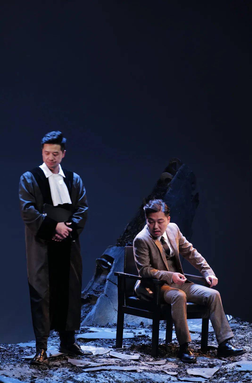 互动式话剧丨裁决打破传统的观演模式现场参与审判他究竟是罪犯还是