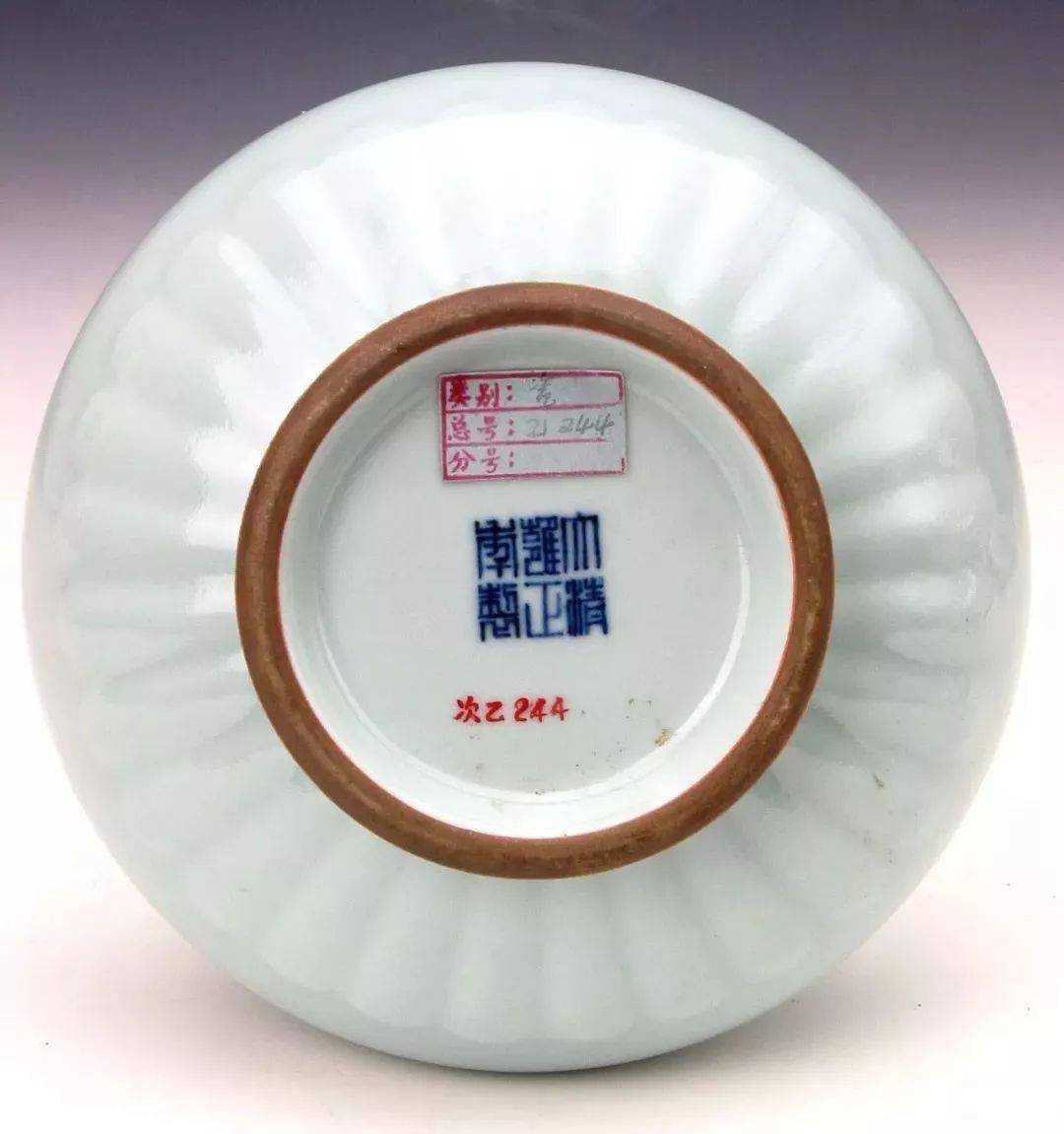 史上集大成的时期,康熙,雍正,乾隆三代是清代瓷器制造的顶峰品种繁多