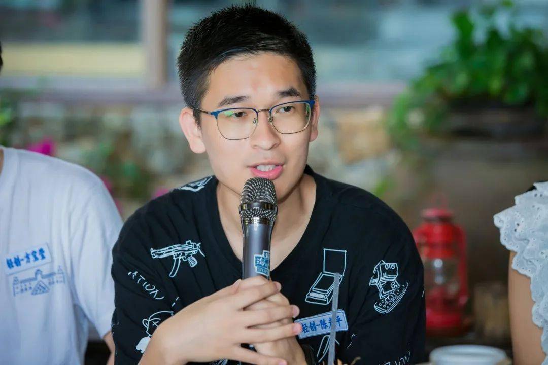 陈光平孙丽华陈凌君李诗画罗岚王飞张紫钰牛婷韩明潭钟雪菲滑动查看