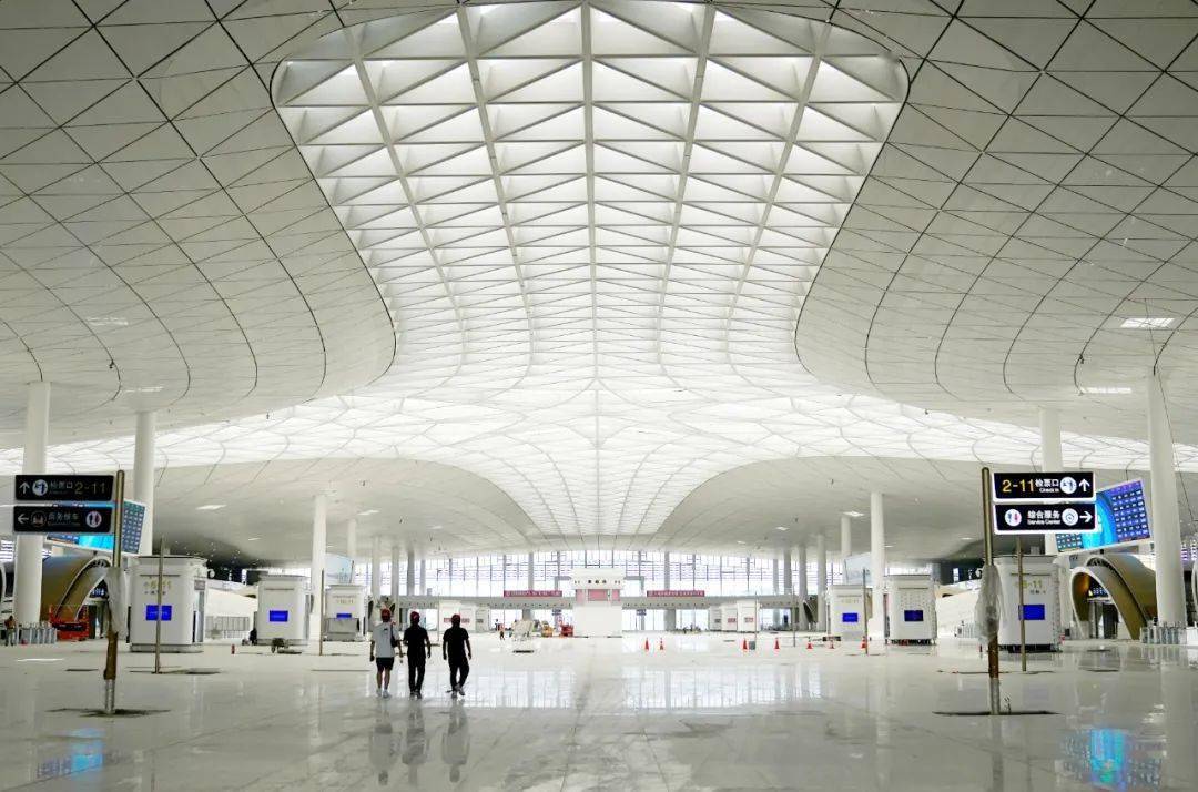 合杭高铁湖杭段从既有湖州站引出,经湖州市南太湖新区,吴兴区,德清县