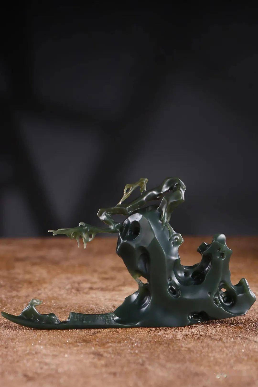 玉雕上的山水情怀意境派玉雕师陈济情做客藏玉7月29日1900准时开播丨