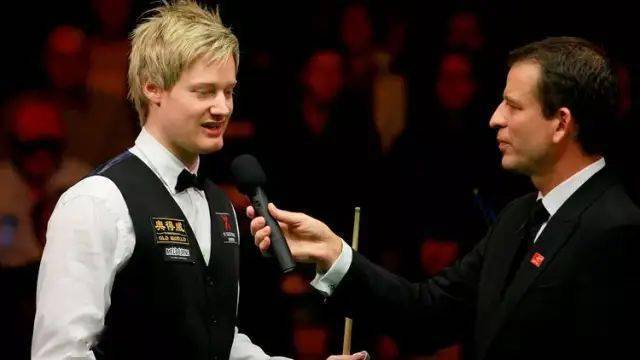 尼尔罗伯逊公布退赛原因让人动容新赛季将会重磅赛事冠军而战