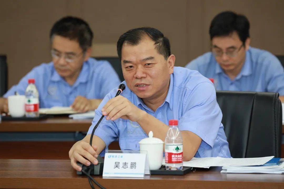 中航西飞党委书记,董事长吴志鹏对专家的敬业精神和专业指导表示感谢