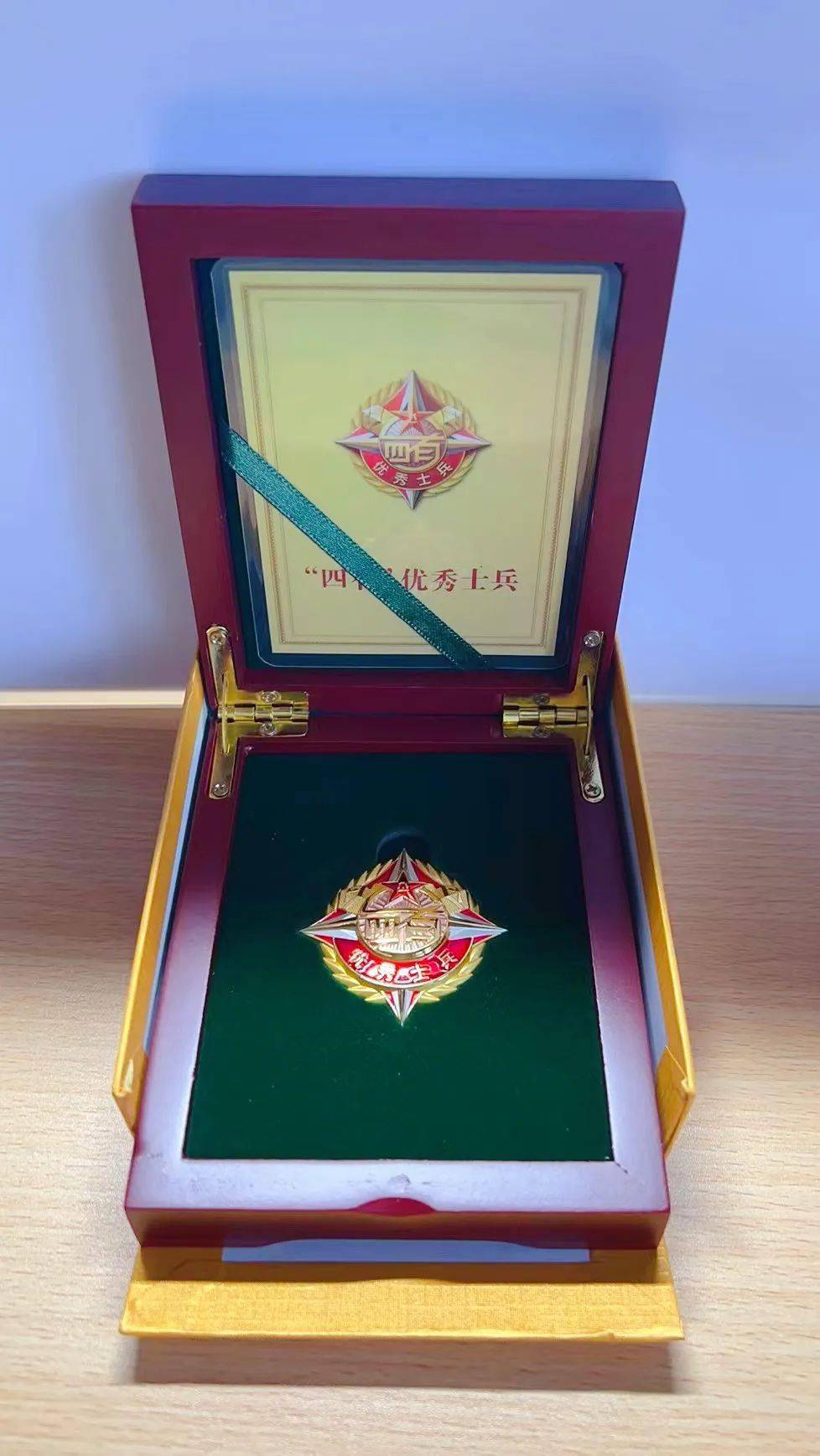 抗疫先锋他是菁菁校园里的并获"四有"优秀士兵称号退伍时因表现突出获