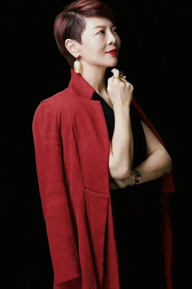 于是在私底下,她把气场提升经验,总结成3步——情商认知 语言表达