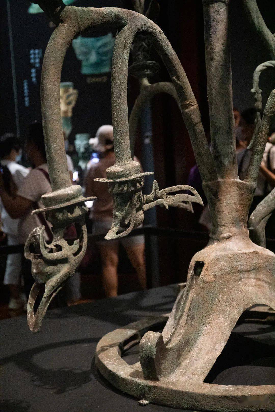 呆萌的模样引人瞩目……_三星堆_青铜_祭祀