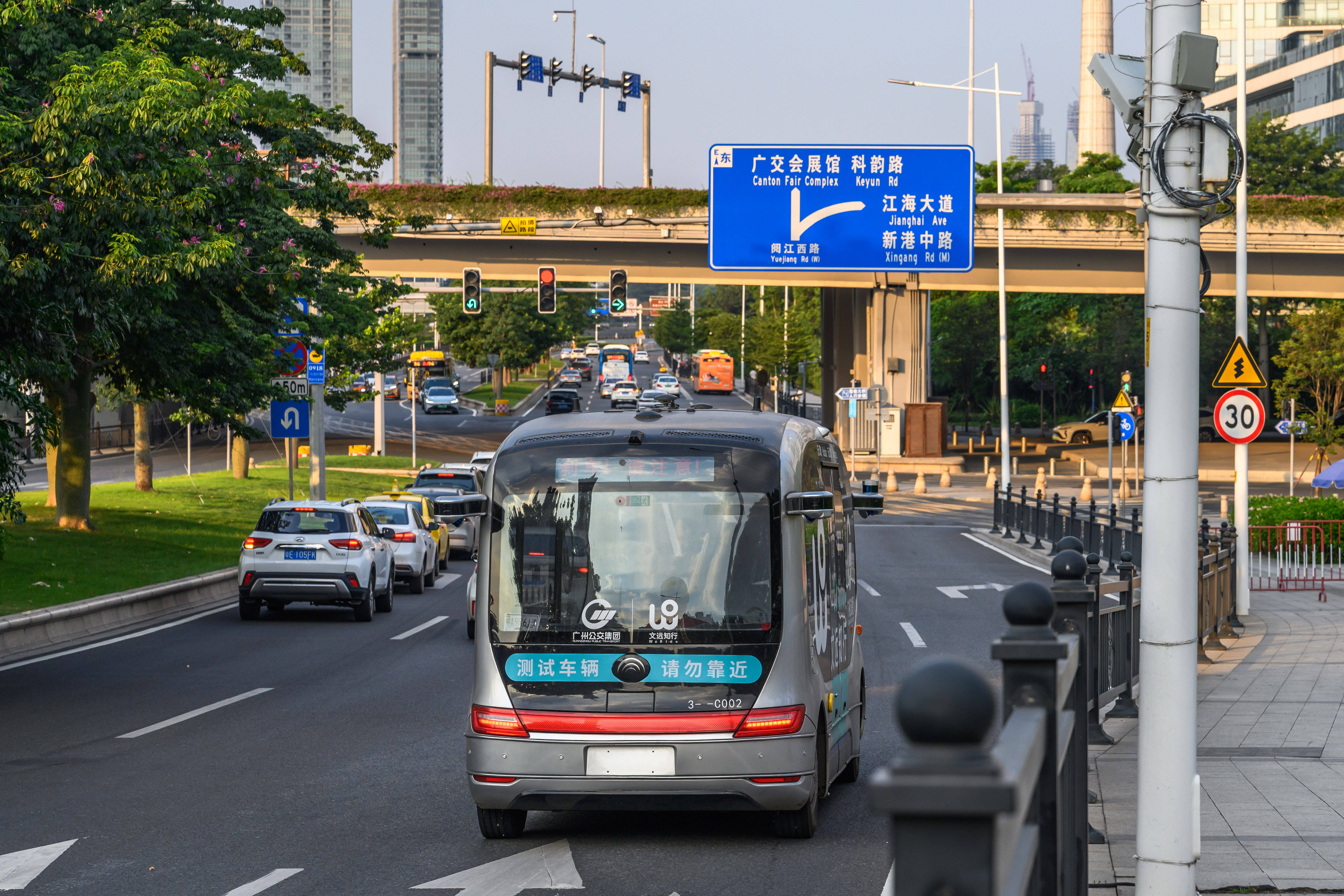 自动驾驶，如何安全“落地”？