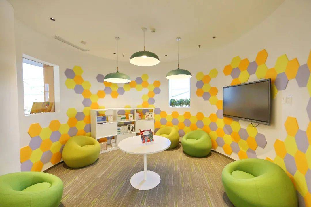 上海少年儿童图书馆长风馆亮相苏州河畔架起通往知识的一拱虹桥