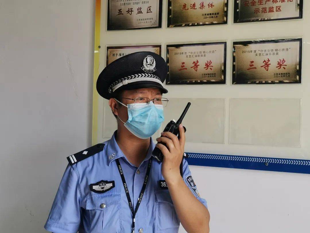 年12月至2002年12月,在中国人民解放军66295部队服役曾常瓃时光荏苒