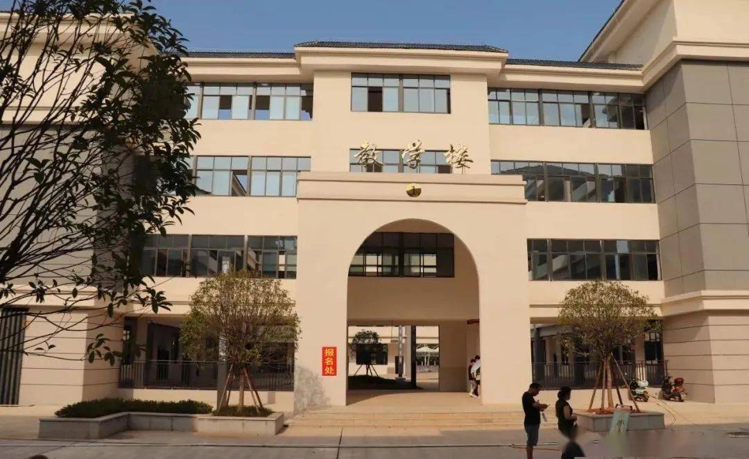 上犹中学南校区预报名现场.